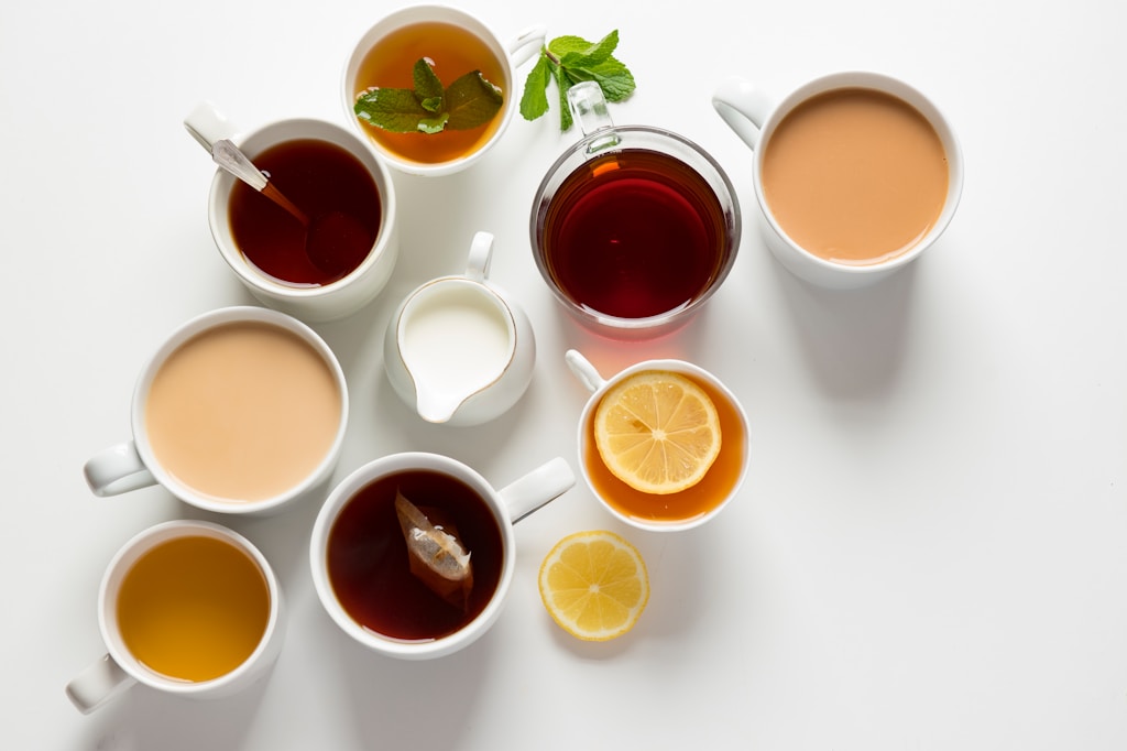 Kultura picia kawy i herbaty – od tradycji do nowoczesności