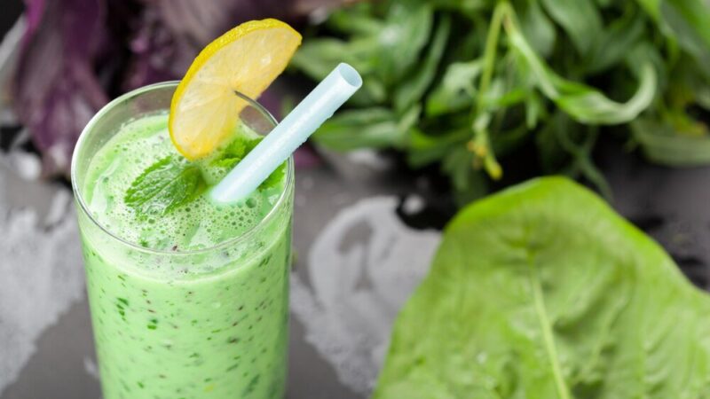 Najzdrowsze zielone smoothie: 17 przepisów na boost energii