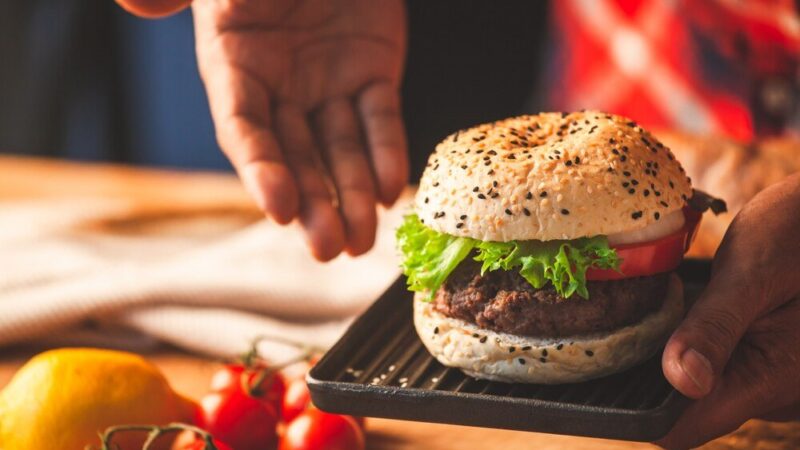 Jak zrobić kotlety do hamburgerów – prosty domowy sposób