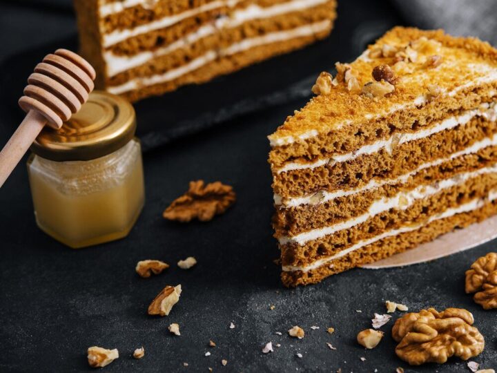 Przepis na ciasto miodownik – krok po kroku