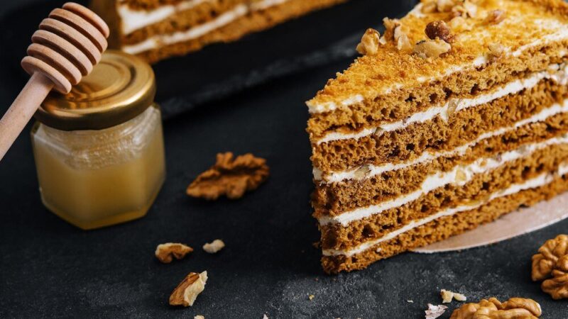 Przepis na ciasto miodownik – krok po kroku