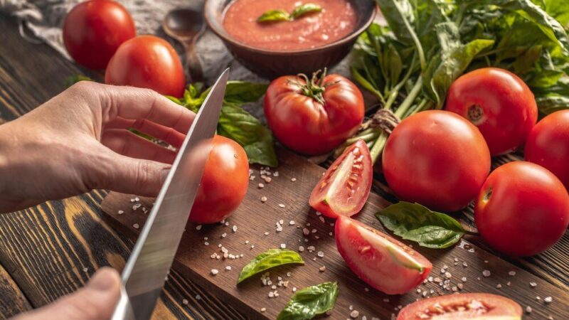 Sos pomidorowy do spaghetti – przepis krok po kroku
