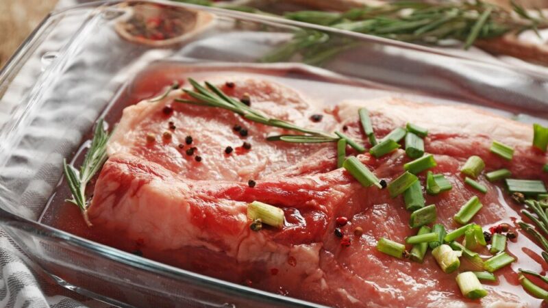 Temperatury i czas gotowania sous vide – praktyczna tabela dla domowych kucharzy
