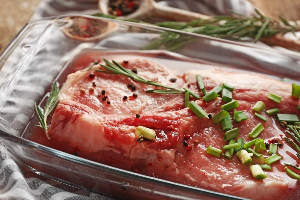Temperatury i czas gotowania sous vide – praktyczna tabela dla domowych kucharzy