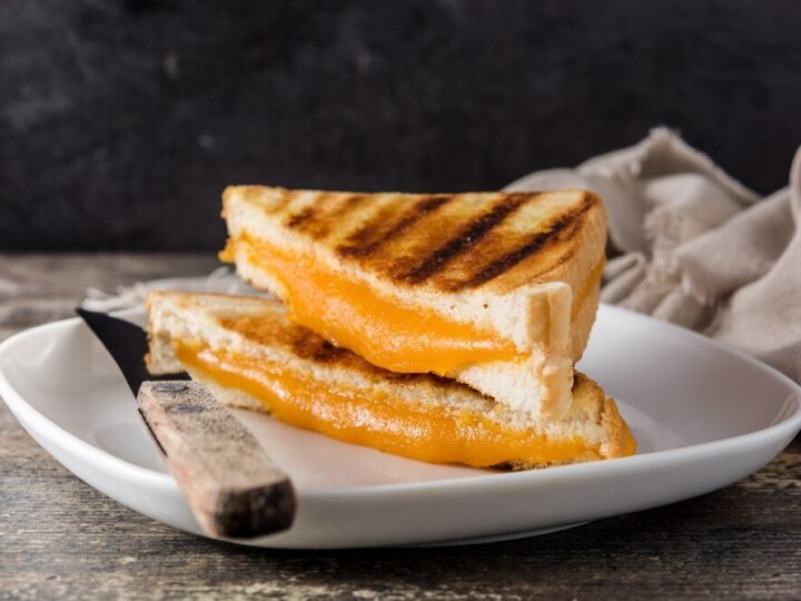 Camembert na grilla – jak podać go pysznie?