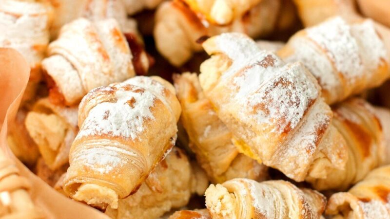 Rogaliki krucho-drożdżowe siostry Anastazji – delikatne i kruche