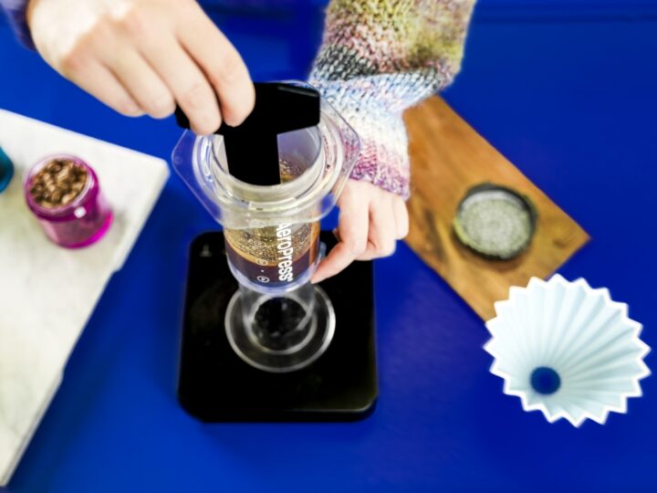 Włoska tradycja czy nowoczesna elastyczność? Jak wybrać idealną kawę do kawiarki i AeroPressu
