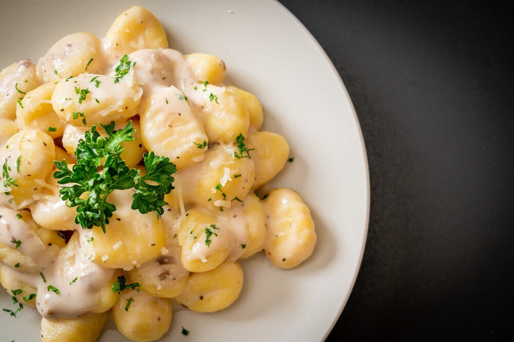 Gnocchi z kurczakiem w sosie śmietanowym – szybki przepis