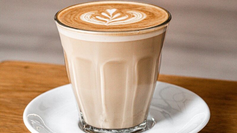 Jak zrobić latte bez ekspresu?